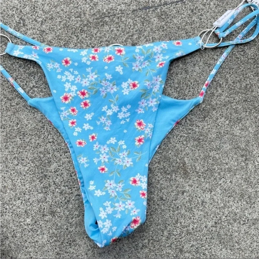 NWT Frankies Bikinis Kailyn Skimpy String Bikini blue floral bottoms Sz L